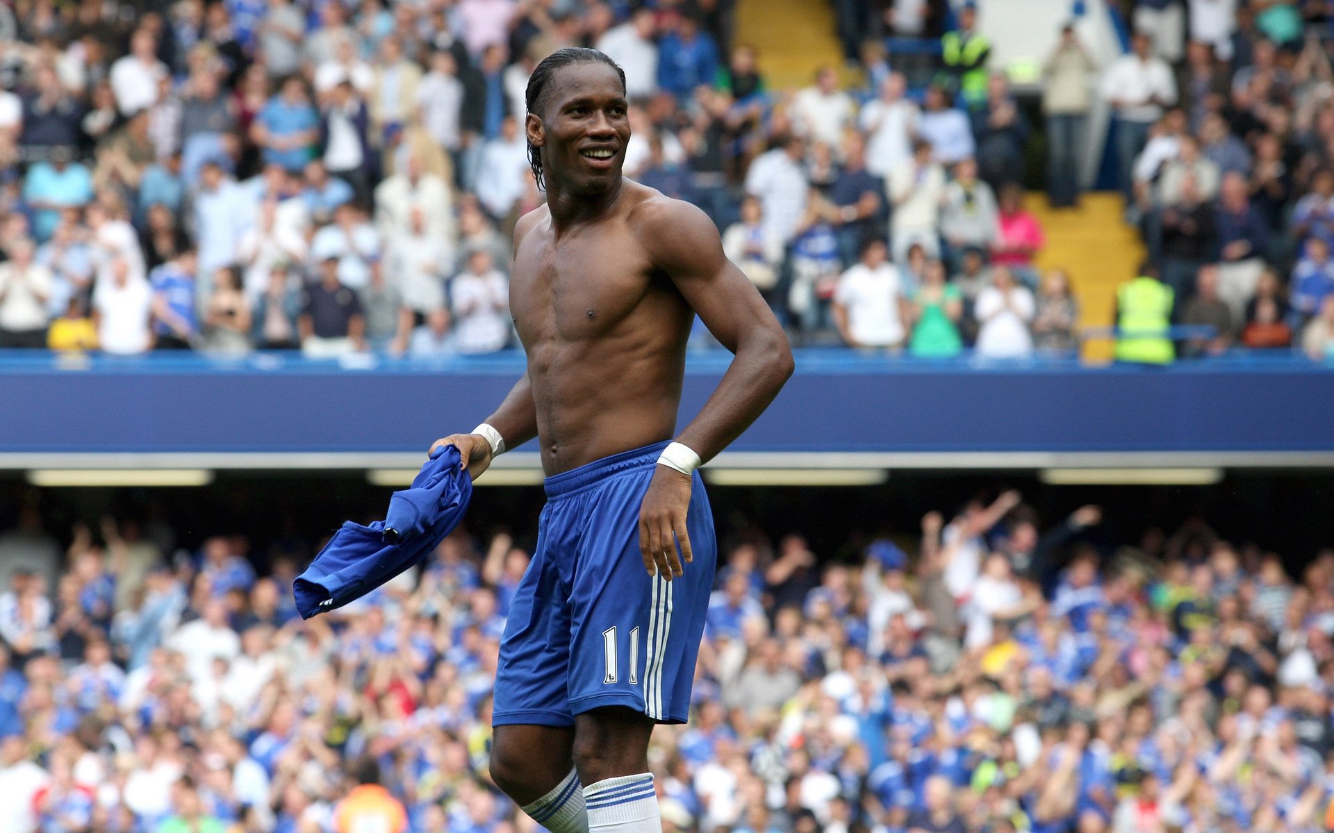 英超激战正酣，曼城绝杀登顶，阿森纳憾平跌至第三